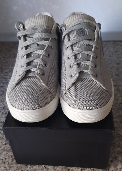Pantofi sport noi 