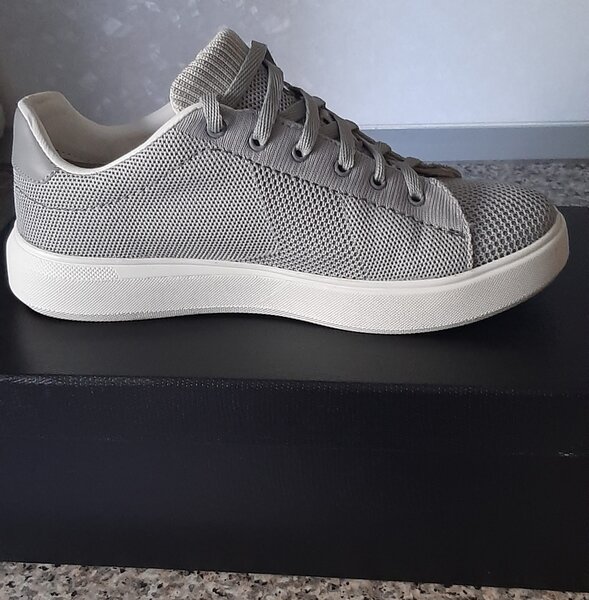 Pantofi sport noi 