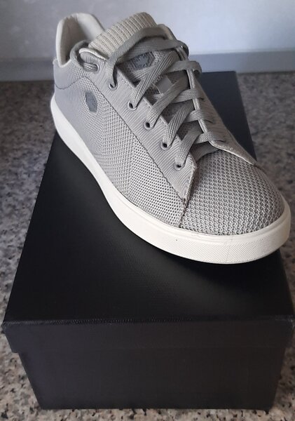 Pantofi sport noi 