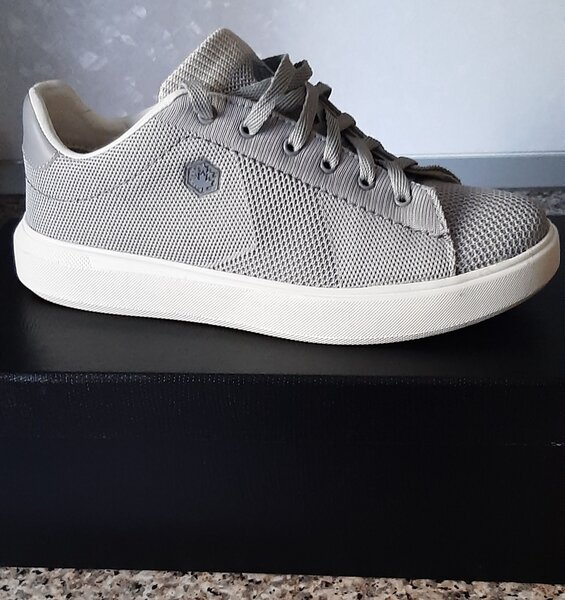 Pantofi sport noi 